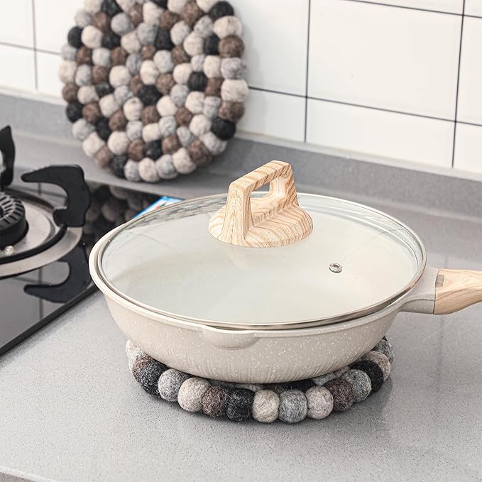 Lallisa 2 Pieces Felt Ball Trivet Round Felt Ball Coasters Handmade Trivet Multi Color Pot Mat Hot Plate Holder Heat Resistant Pot Holder for Table Desk Kitchen Decoration Accessories (Black Gray)