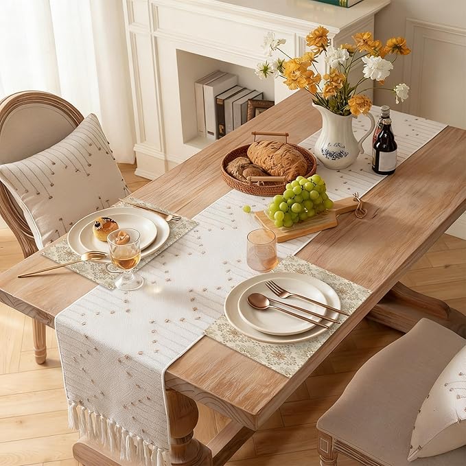 Elegant Beige and Brown Floral Pattern Table Placemats Set of 6, Linen Placemats 12x18 Inch, Washable Non Slip Heat Resistant Mats for Dining Table Kitchen Indoor Use